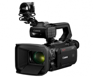 Canon XA70