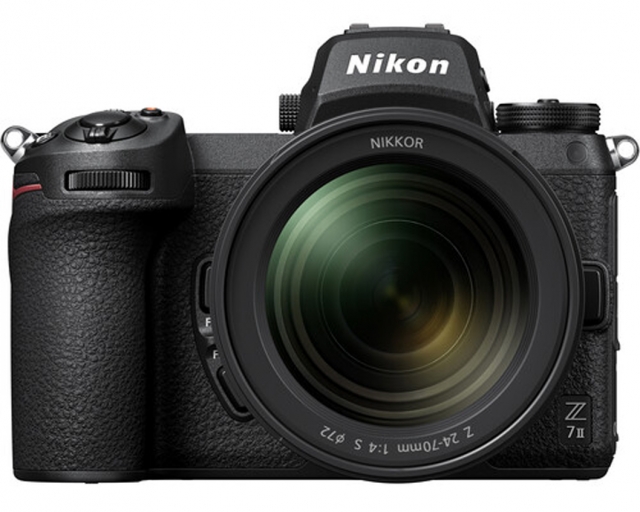 Nikon Nikon Z7 II + Z 24-70mm f/4 S - Garanzia Nital