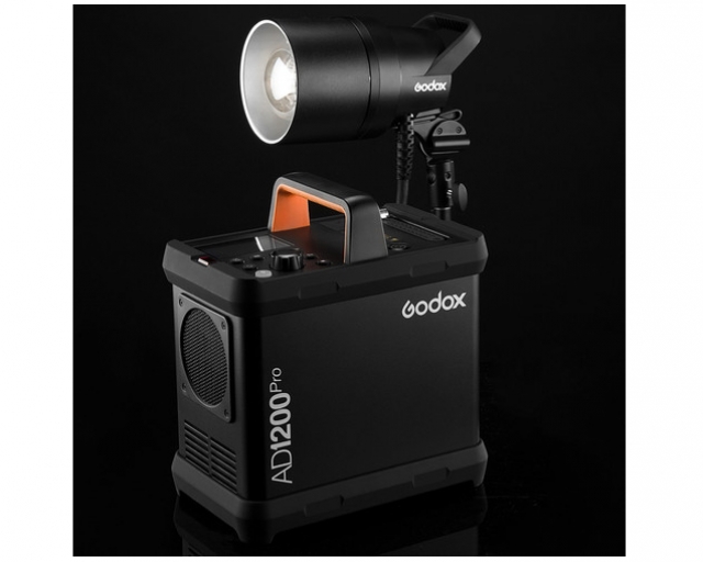 Godox Godox WITSTRO AD1200pro TTL Monotorcia 1200 w/s in Kit con Trolley -Noleggio