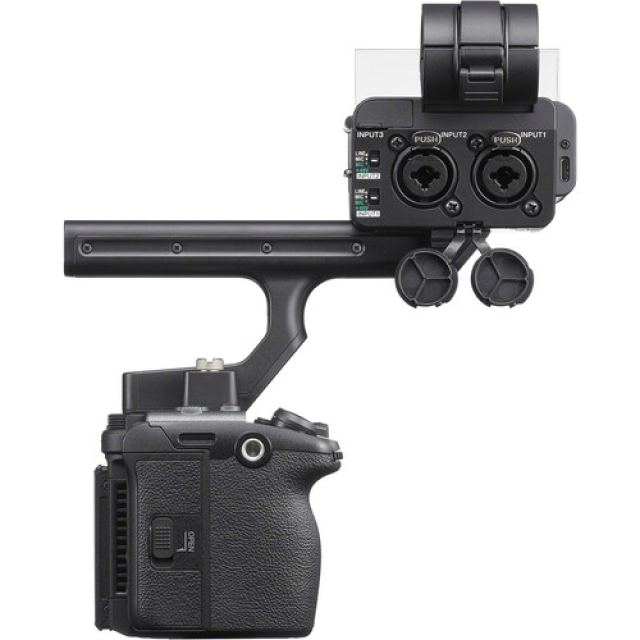 Sony Sony Alpha Cinema Line FX5 con impugnatura