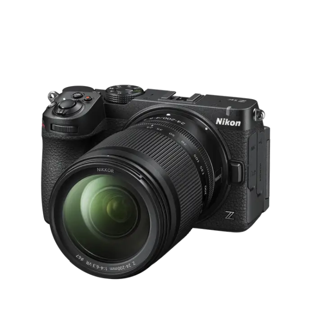 Nikon Nikon Z5 II C Black + Z 24-200 f/4-6.3 VR + SDXC 128GB - Garanzia Nital (Mirrorless)